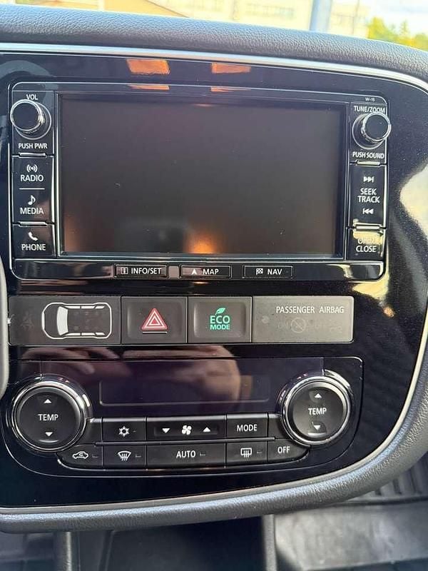 Second-hand Mitsubishi Outlander 150 CP (110 kW) 2016 Negru SUV