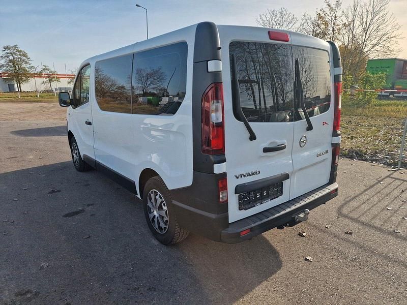 Gebraucht Opel Vivaro 95 PS (69 kW) 2016 Weiß Van / Kleinbus