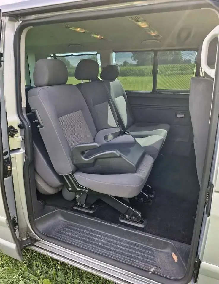 Gebraucht VW T5 Trendline 140 PS (102 kW) 2010 Grau Van