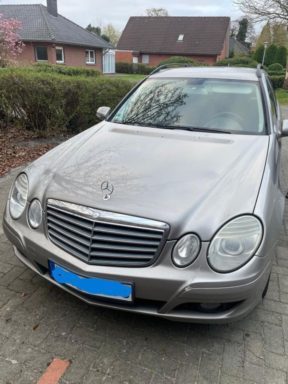 Grau Gebraucht 2007 Mercedes E220 Classic Kombi | 4.900 € (Etwas zu teuer) - Bild 1/3