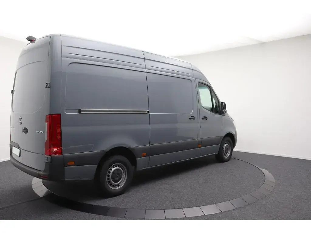 Używany Mercedes Sprinter 170 KM (125 kW) 2024 Niebieski Van