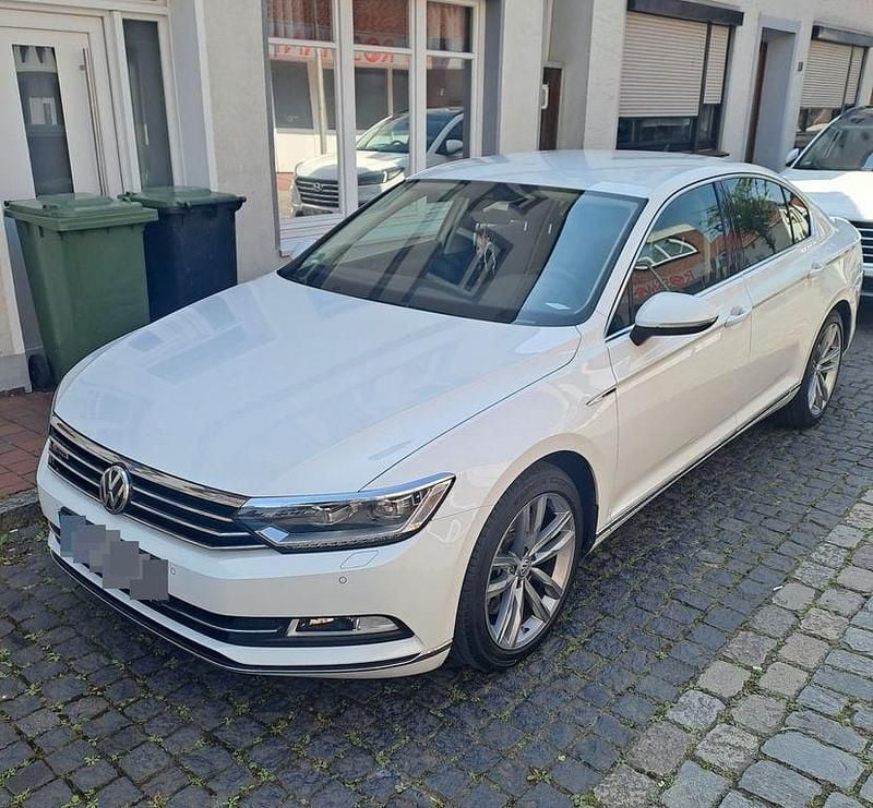 Weiß Gebraucht 2016 VW Passat Highline Limousine | 17.950 € (Guter Preis) - Bild 1/4