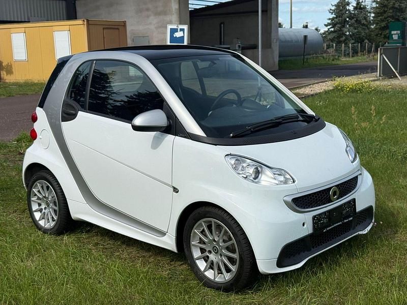 Weiß Gebraucht 2012 Smart ForTwo Coupé Coupé | 6.490 € (Etwas zu teuer) - Bild 1/4