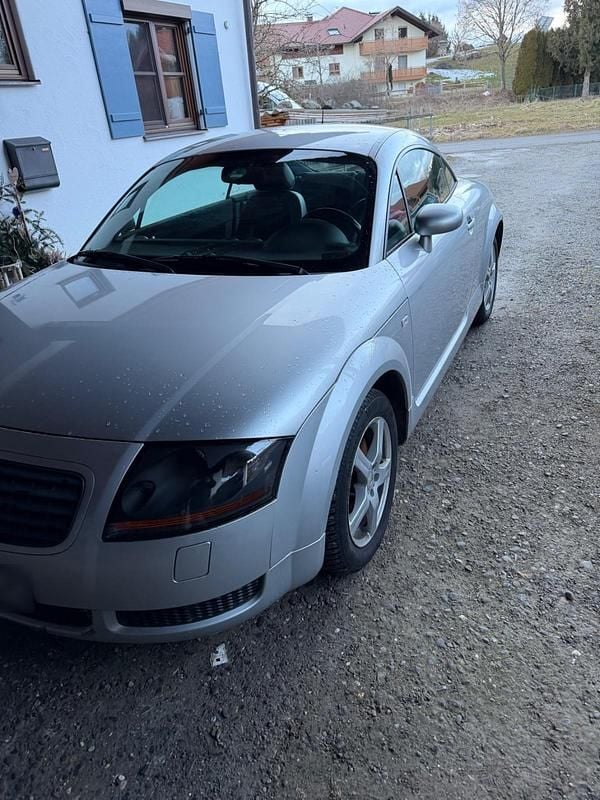 Second-hand Audi TT 270 CP (198 kW) 2000 Argintiu Coupe