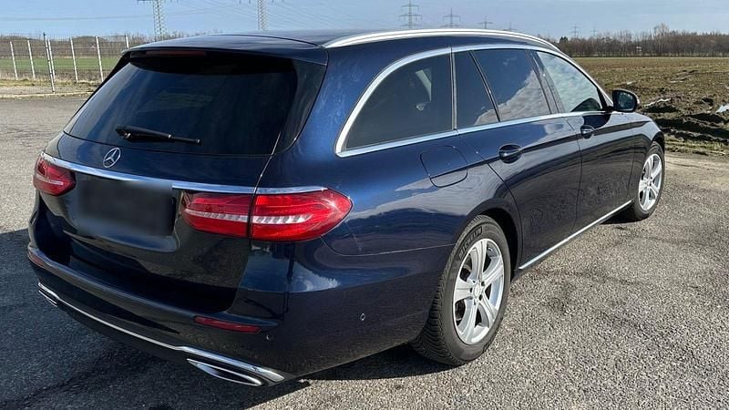 Gebraucht Mercedes E220 Avantgarde 194 PS (142 kW) 2017 Blau Kombi