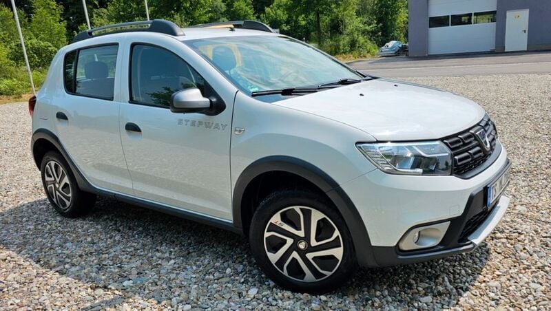 Weiß Gebraucht 2019 Dacia Sandero Stepway Kleinwagen | 6.800 € (Superpreis) - Bild 1/4