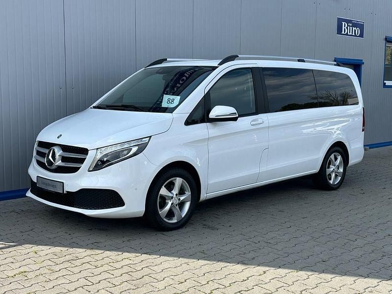 9147 arktikweiss mb 9147 Gebraucht 2020 Mercedes V220 Van / Kleinbus | 37.199 € (Fairer Preis) - Bild 1/4