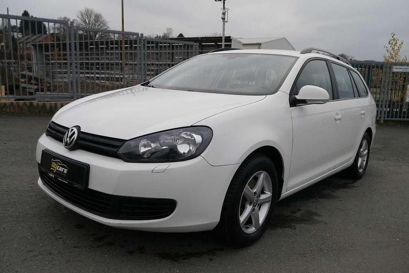 Candyweiss Gebraucht 2013 VW Golf VII Trendline Kombi | 5.990 € (Guter Preis) - Bild 1/4