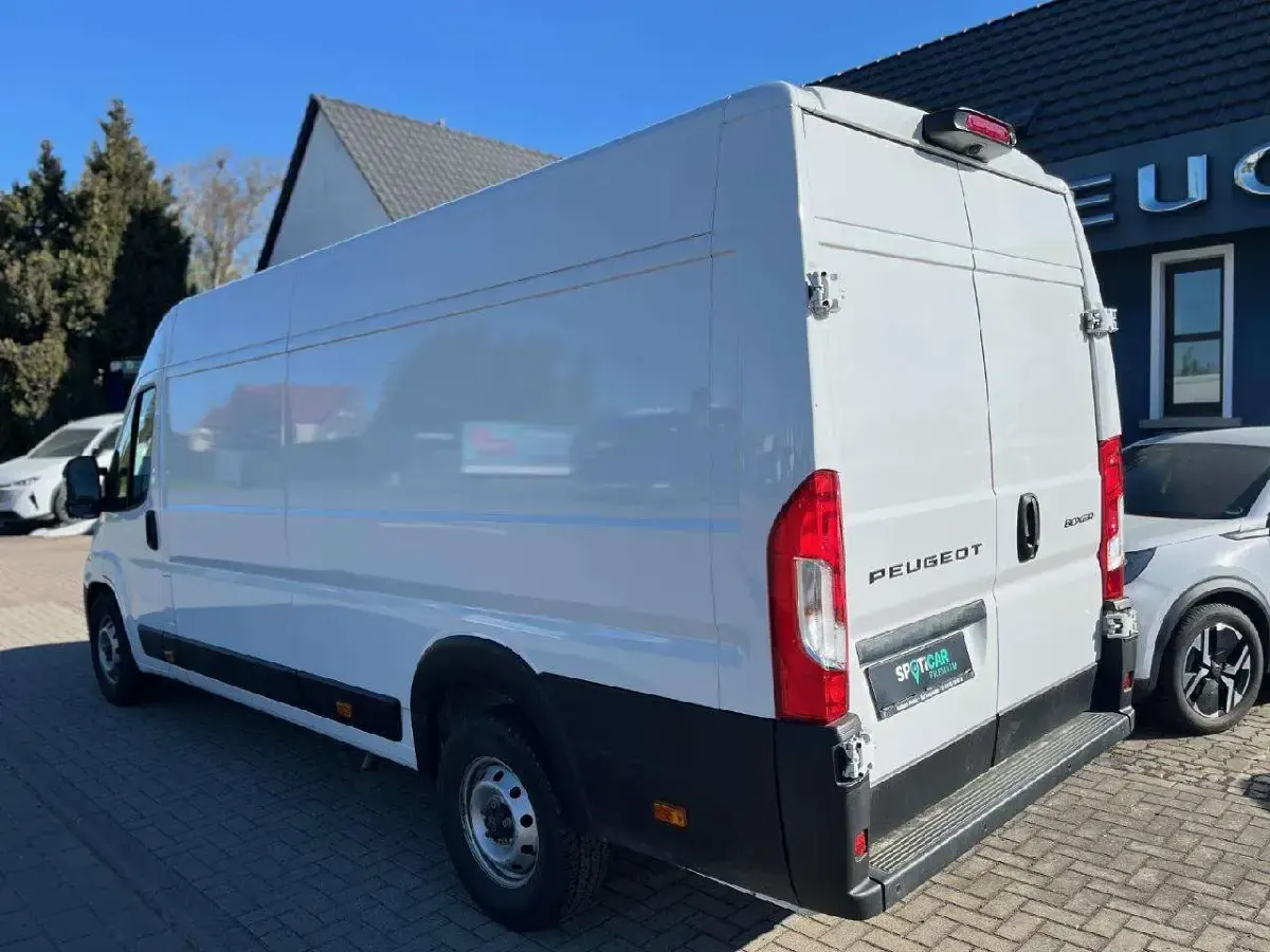Gebraucht Peugeot Boxer 179 PS (131 kW) 2025 Kaolinweiß Van