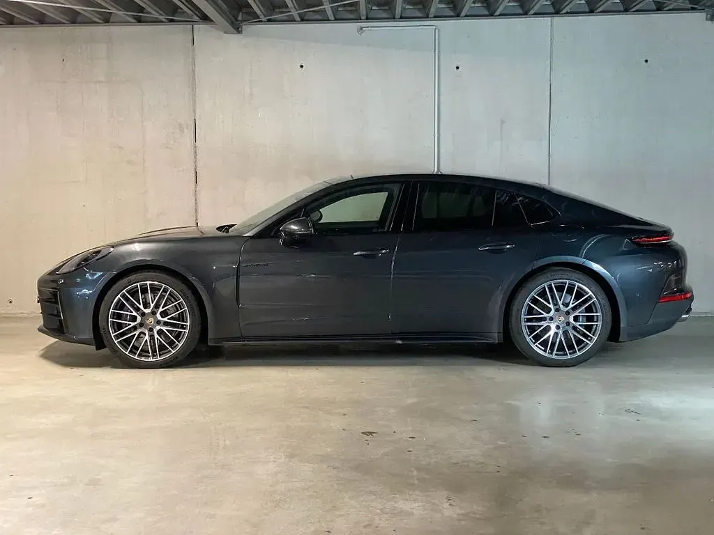 Gebraucht Porsche Panamera 4 E-Hybrid 470 PS (345 kW) 2024 Vulkangraumetallic Kleinwagen