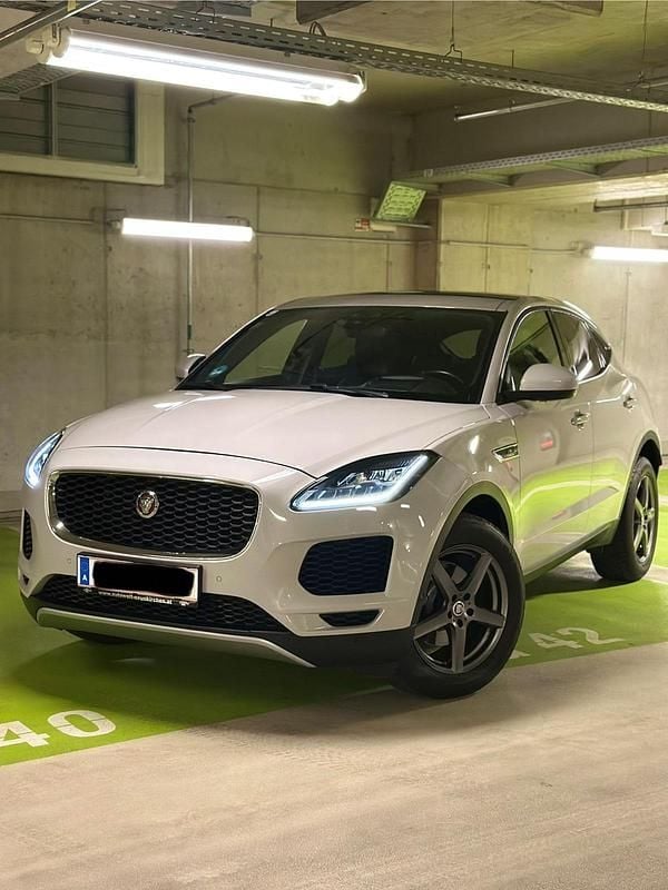 Second-hand Jaguar E-Pace 181 CP (133 kW) 2018 Gri SUV