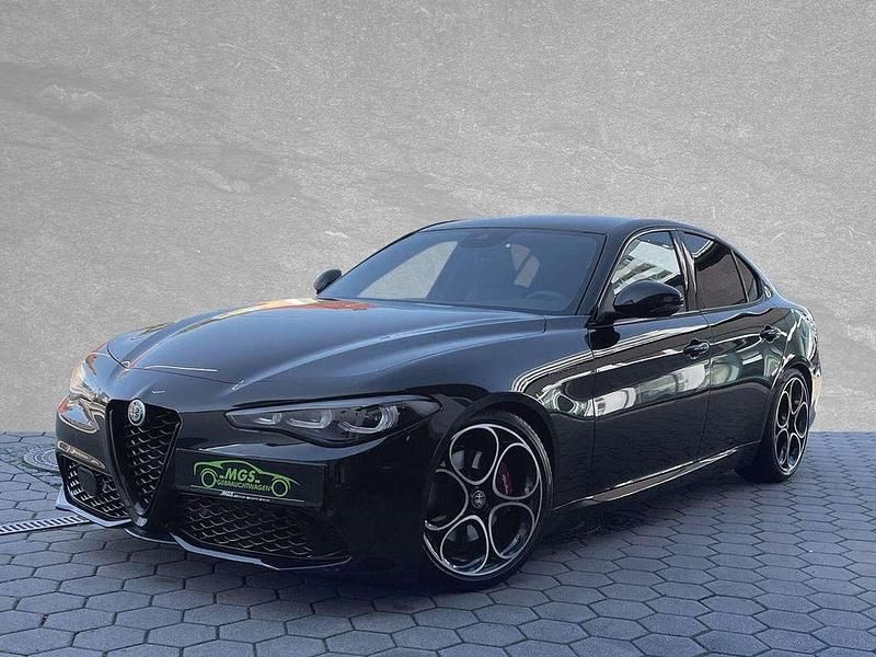 Nero vulcano Gebraucht 2023 Alfa Romeo Giulia Competizione Limousine | 38.950 € (Fairer Preis) - Bild 1/4