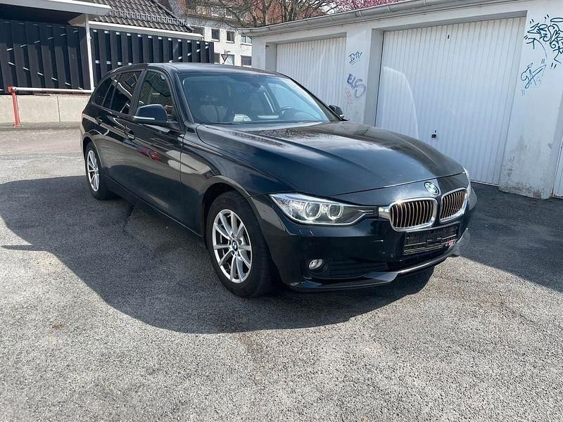Schwarz Gebraucht 2014 BMW 318 Kombi | 6.500 € (Superpreis) - Bild 1/4