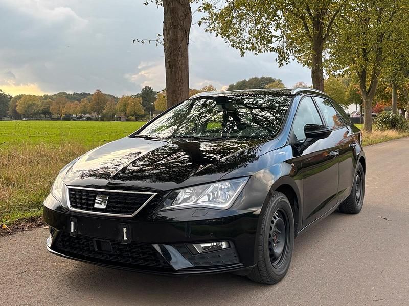 Schwarz Gebraucht 2017 Seat Leon ST Kombi | 8.300 € (Superpreis) - Bild 1/4