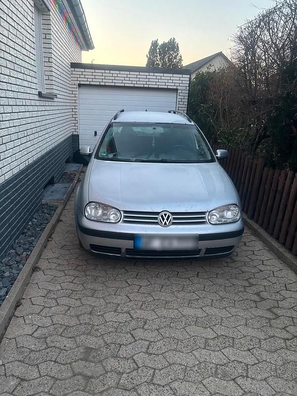 Silber Gebraucht 2002 VW Golf IV Kombi | 1.699 € (Etwas zu teuer) - Bild 1/4