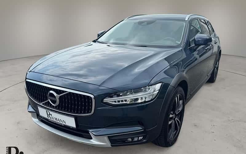 Blau Gebraucht 2018 Volvo V90 CC Business Edition Kombi | 26.195 € (Fairer Preis) - Bild 1/4