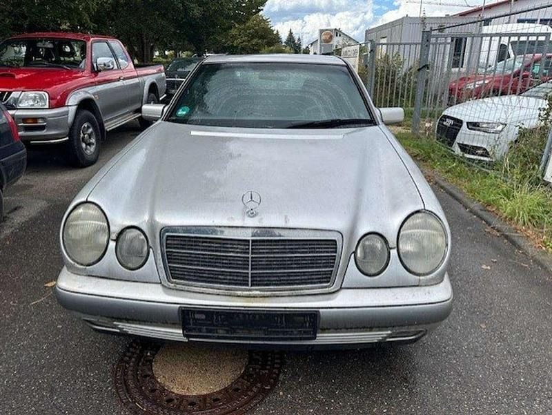 Other Gebraucht 1997 Mercedes E200 Classic Limousine | 1.200 € (Superpreis) - Bild 1/4