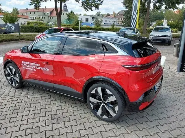 Gebraucht Renault Megane E-Tech Techno 160 kW (218 PS) 2023 Andere farbe Kleinwagen