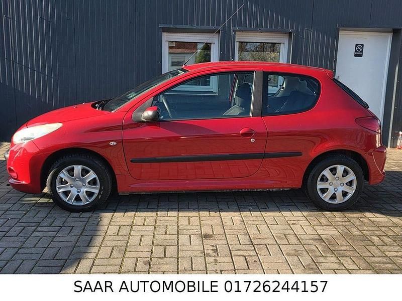 Gebraucht Peugeot 206+ Basis 60 PS (44 kW) 2012 Rot Kleinwagen