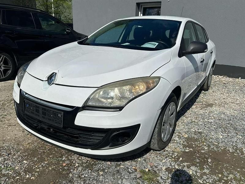 Weiß Gebraucht 2013 Renault Mégane GrandTour Expression Kombi | 3.600 € (Fairer Preis) - Bild 1/4