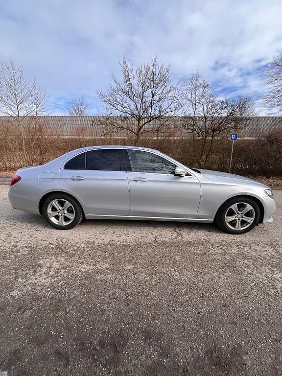 Gebraucht Mercedes E220 194 PS (142 kW) 2016 Silber Limousine