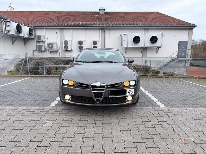 Braun Gebraucht 2006 Alfa Romeo 159 Limousine | 3.990 € (Fairer Preis) - Bild 1/4