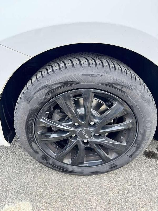 Gebraucht Toyota Auris Life 132 PS (97 kW) 2014 Weiß Kleinwagen