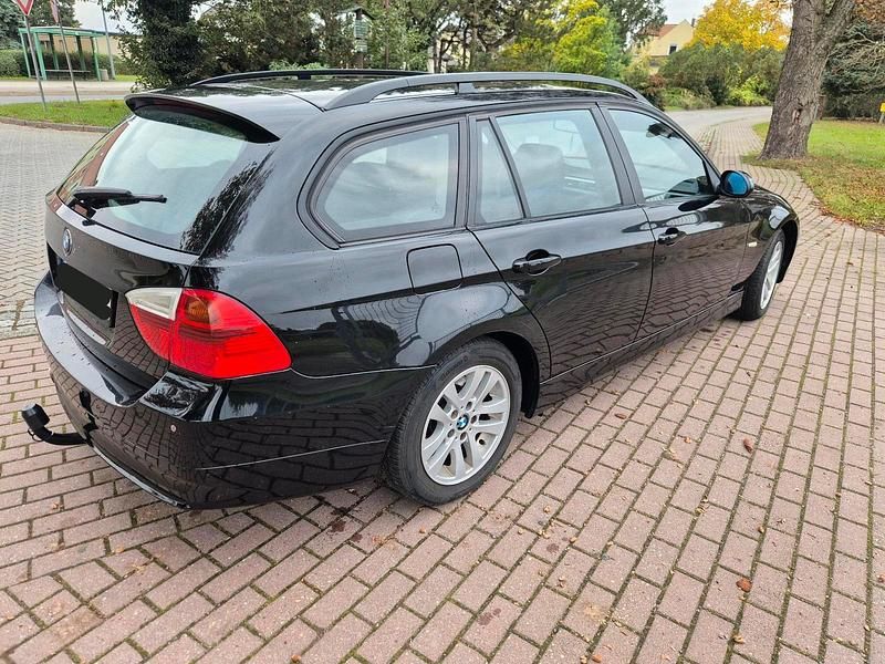Schwarz Gebraucht 2007 BMW 320 Kombi | 2.000 € (Superpreis) - Bild 1/4