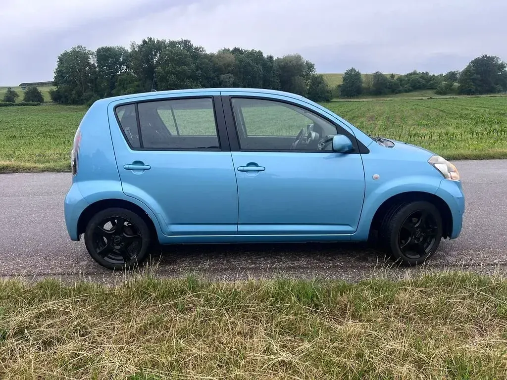 Gebraucht Daihatsu Sirion 69 PS (50 kW) 2009 Blau Kleinwagen