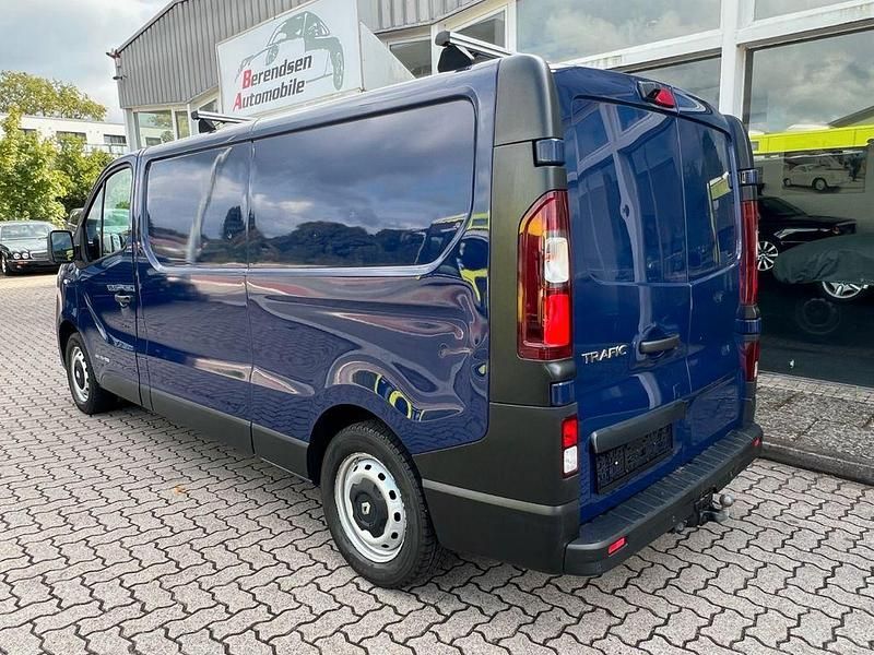 Gebraucht Renault Trafic SE 125 PS (91 kW) 2017 Blau Van / Kleinbus