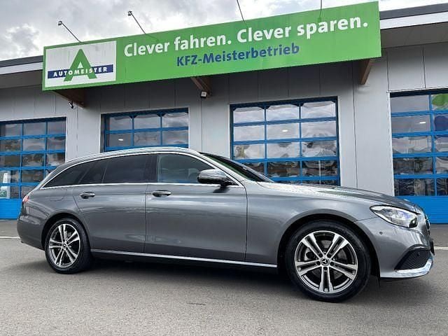 Grau Gebraucht 2022 Mercedes E220 Avantgarde Kombi | 36.500 € (Guter Preis) - Bild 1/4
