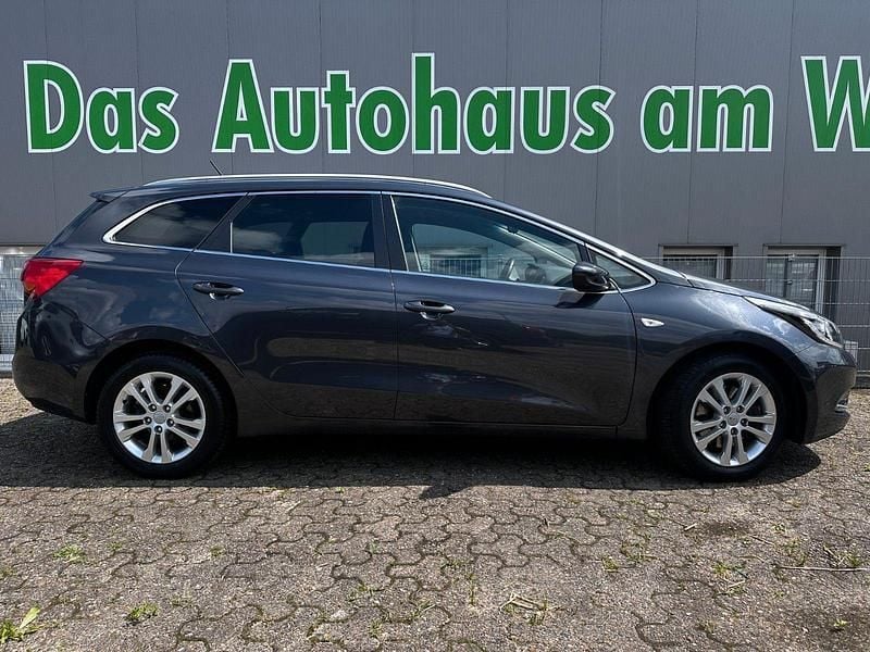 Grau Gebraucht 2014 Kia Ceed FIFA World Cup Edition Kombi | 9.950 € (Fairer Preis) - Bild 1/4