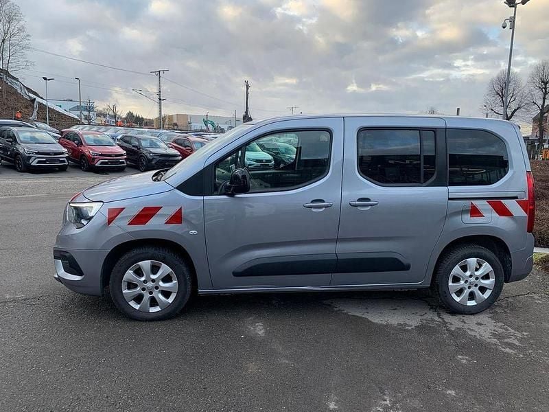 Gebraucht Opel Combo Life Elegance 131 PS (96 kW) 2022 Kontrast grau/quarz silber Van / Kleinbus