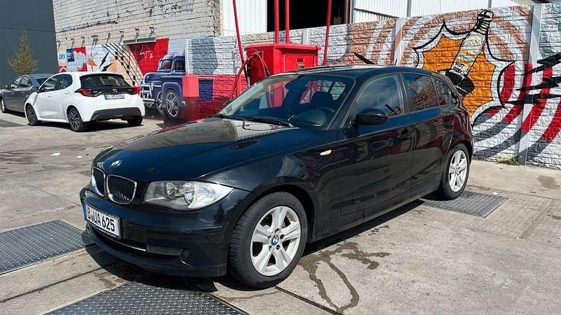 Gebraucht BMW 116 122 PS (89 kW) 2009 Schwarz Kleinwagen