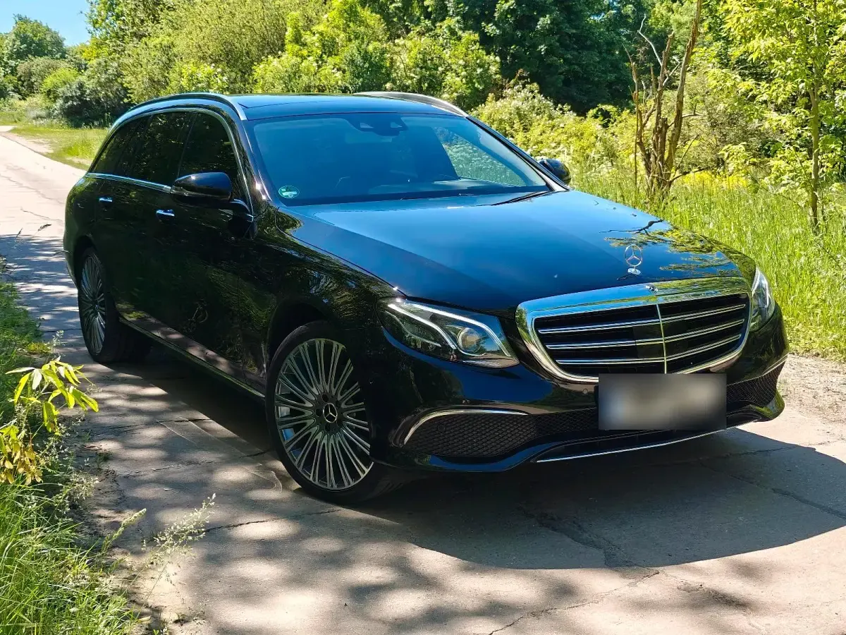 Gebraucht Mercedes E220 194 PS (142 kW) 2019 Schwarz Kombi