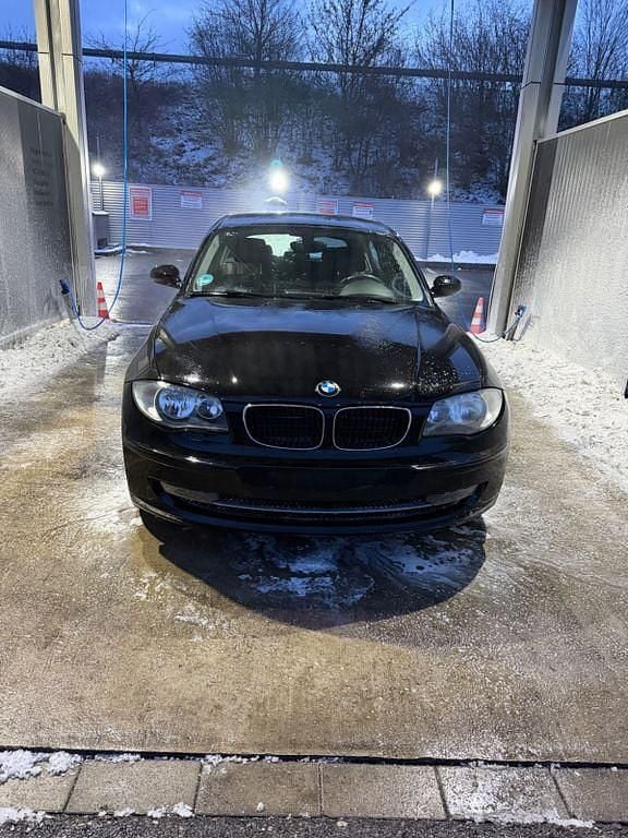 Schwarz Gebraucht 2009 BMW 116 Advantage Kleinwagen | 1.000 € - Bild 1/4