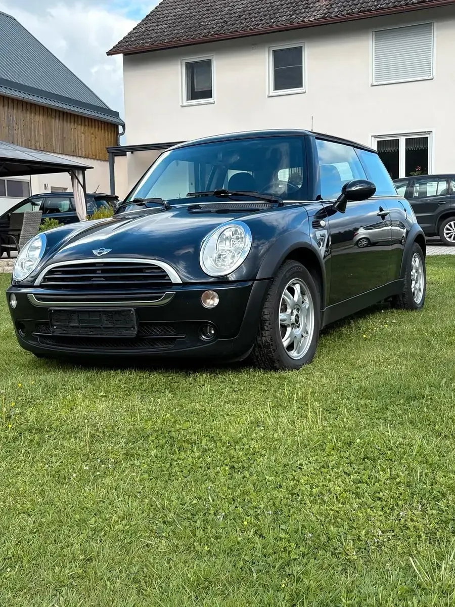 Używany Mini Cooper Seven 90 KM (66 kW) 2005 Czarny Hatchback