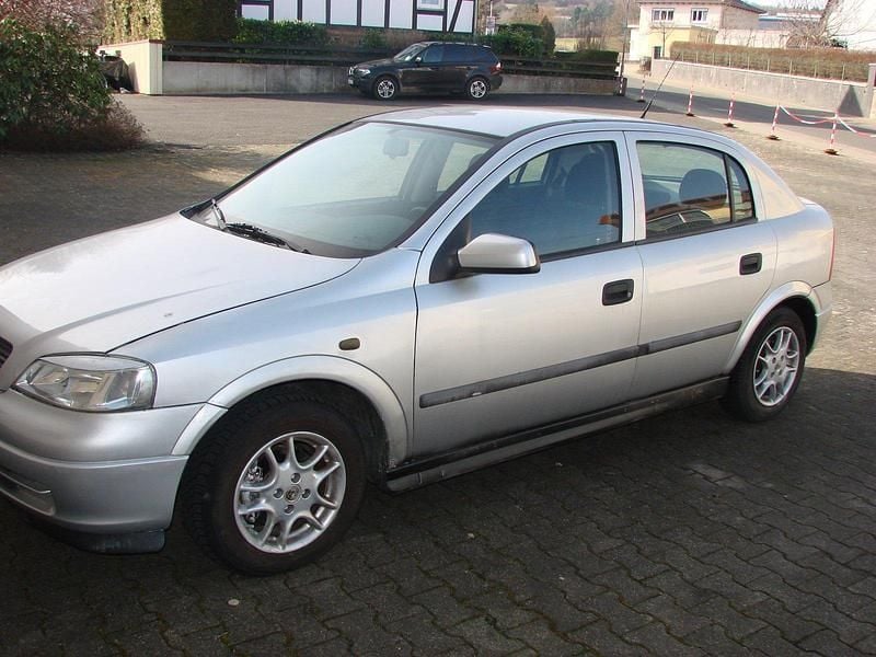 Gebraucht Opel Astra 75 PS (55 kW) 1998 Limousine