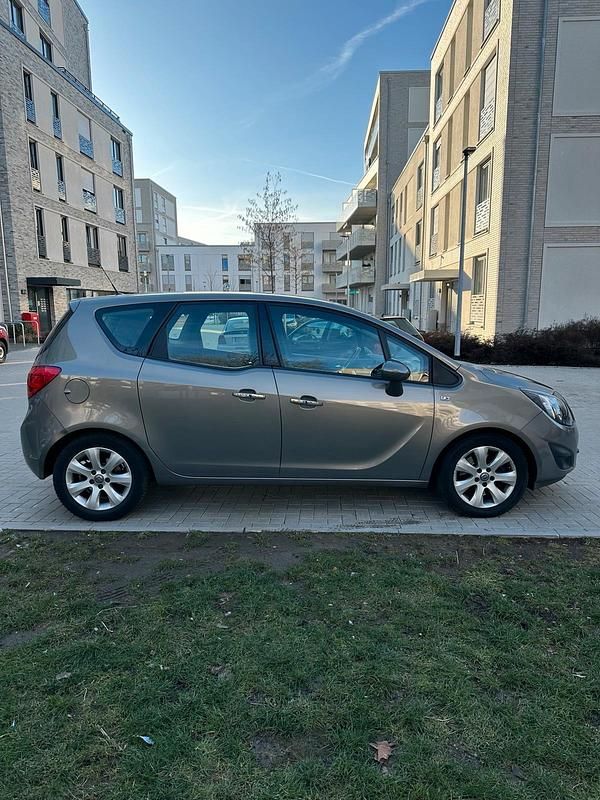 Gebraucht Opel Meriva 101 PS (74 kW) 2010 Braun Van / Kleinbus