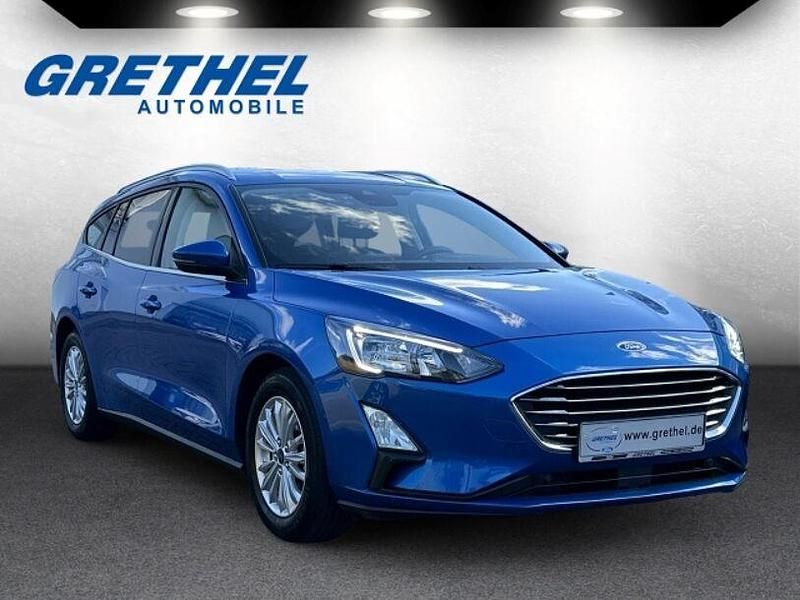 Dynamicblau metallic (metallic) Gebraucht 2021 Ford Focus Titanium Kombi | 18.990 € (Fairer Preis) - Bild 1/4
