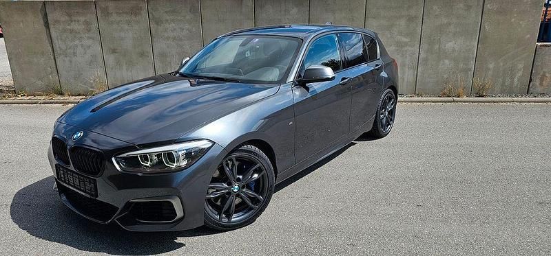 Grau Gebraucht 2019 BMW M140 M Sport Limousine | 36.490 € (Fairer Preis) - Bild 1/4