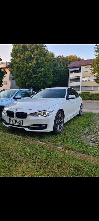 Weiß Gebraucht 2012 BMW 320 Sport Line Limousine | 15.200 € (Etwas zu teuer) - Bild 1/4