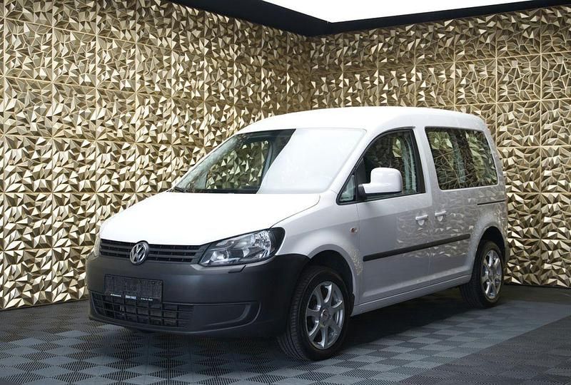 Weiß Gebraucht 2012 VW Caddy Trendline Van / Kleinbus | 12.490 € (Teuer) - Bild 1/4