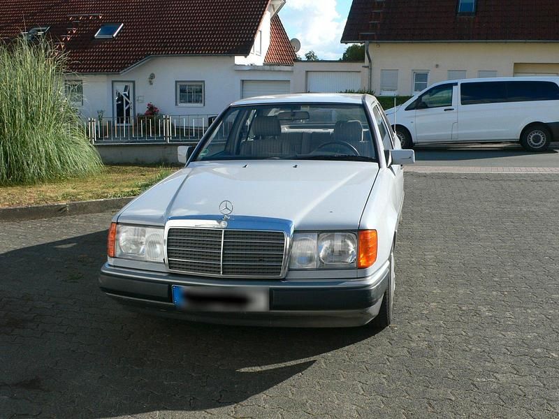 Gebraucht Mercedes E200 1991 Grau Limousine