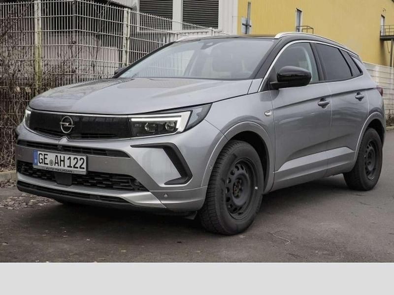 Lack grau artense/metallic kla Gebraucht 2023 Opel Grandland X Ultimate SUV | 25.950 € (Etwas zu teuer) - Bild 1/4