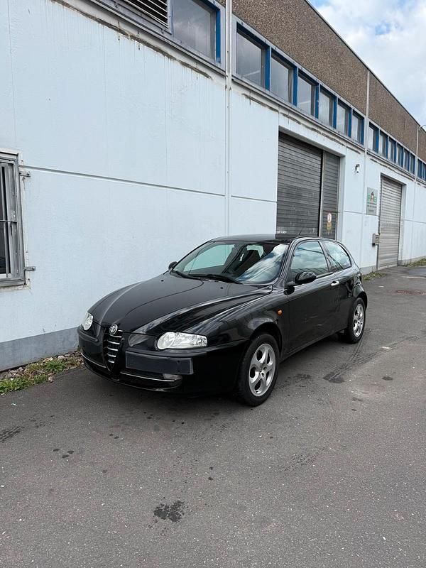 Gebraucht Alfa Romeo 147 105 PS (77 kW) 2001 Schwarz Kleinwagen