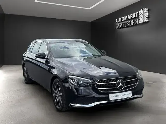 Second-hand Mercedes E300 320 CP (235 kW) 2022 Negru Berlinǎ