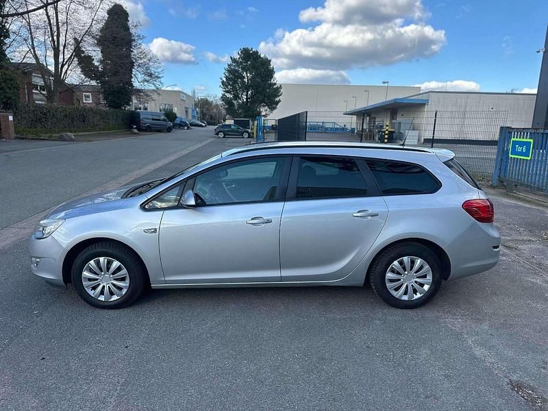 Gebraucht Opel Astra Design Edition 101 PS (74 kW) 2011 Grau Kombi