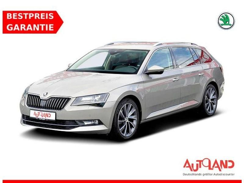 Capuccinobeigemetallic (metallic) Gebraucht 2018 Skoda Superb Kombi | 23.990 € (Teuer) - Bild 1/4