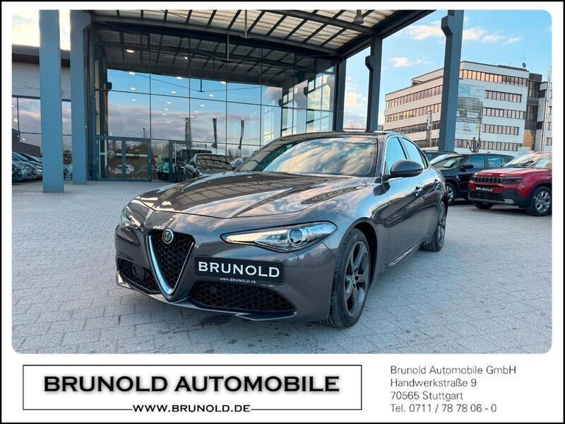 Grau Gebraucht 2022 Alfa Romeo Giulia Super Limousine | 35.900 € - Bild 1/4